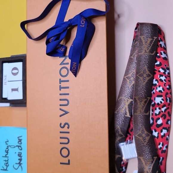 BRANDNEW UNUSED LOUIS VUITTONLV 3D MONOGRAM MARRON BANDEAU IN BROWN RED JUNGLE - Picture 7 of 11